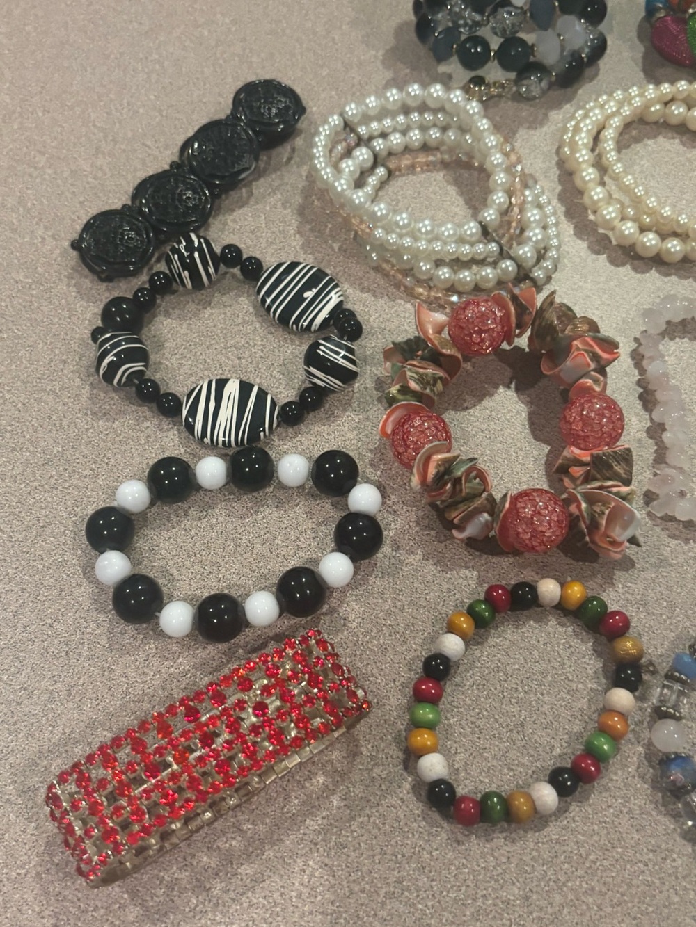 22 Bracelets Assorted - Picture 2 of 4